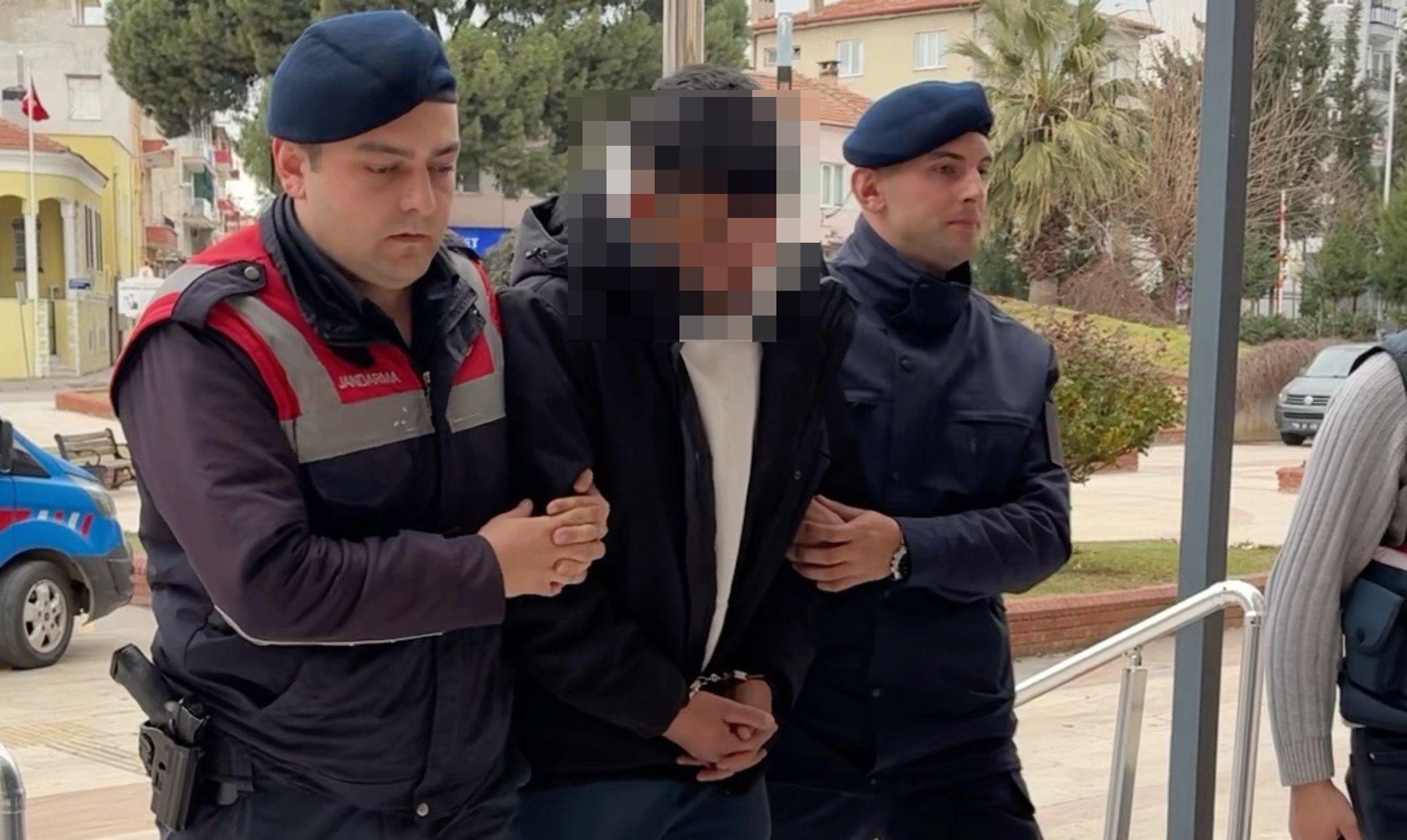 Bin adete yakın hapla yakalandı, serbest kaldı