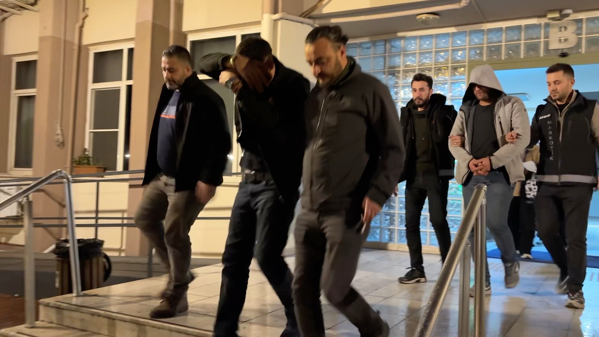Uyuşturucu madde tacirleri tutuklandı
