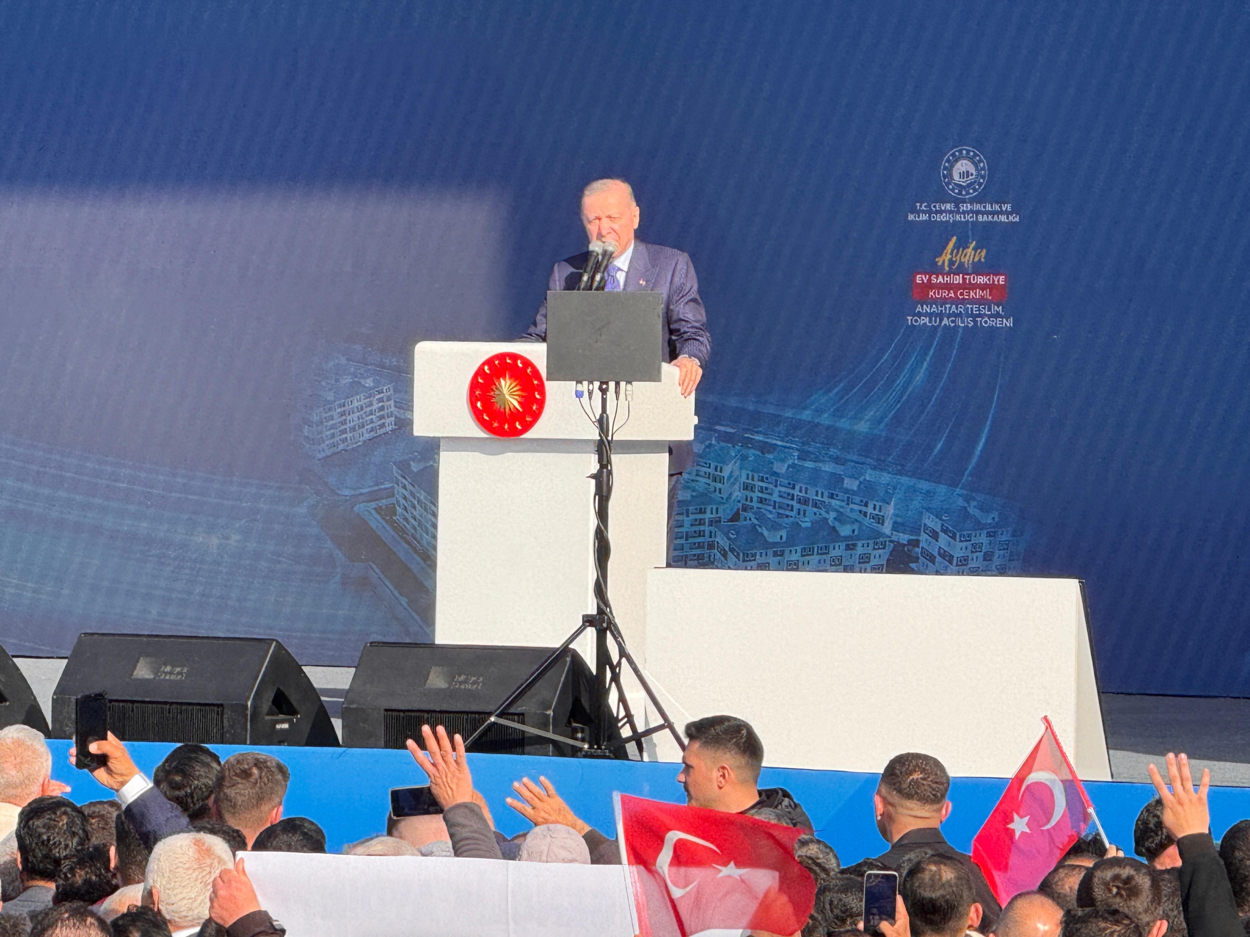 Cumhurbaşkanı Erdoğan’dan Aydın mitinginde Özlem Çerçioğlu’na övgü