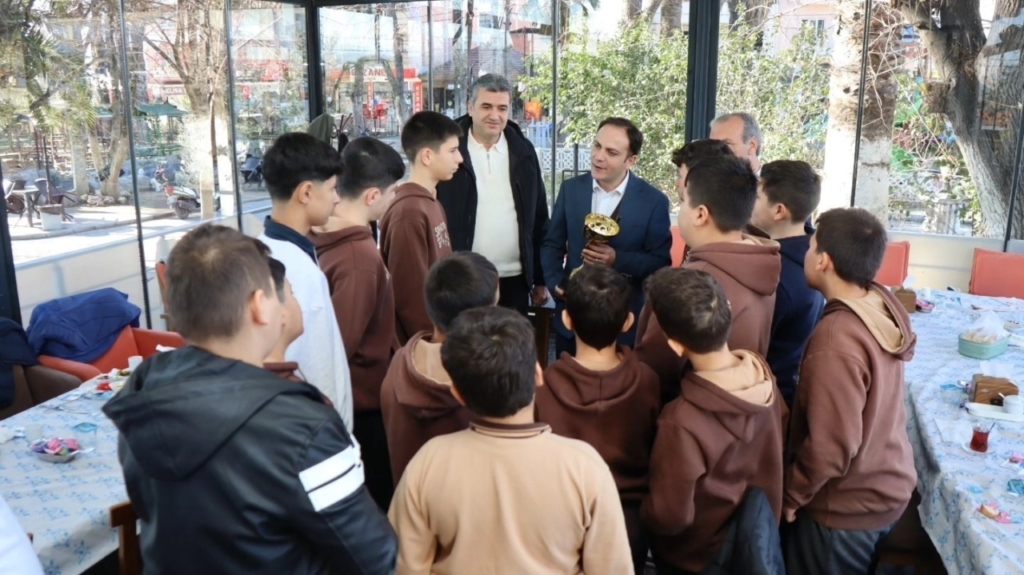 aydin birincisi voleybol takimina moral kahvaltisi 8d09ca8edd47