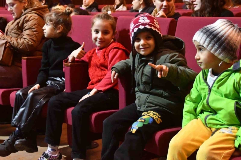 baskan cercioglu sokeli cocuklari tiyatro ile bulusturdu df886e45206a