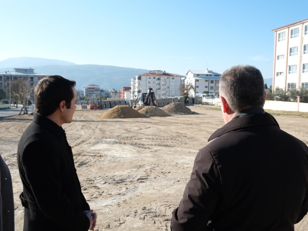Başkan Erol, okullar bölgesine nefes aldıracak projeyi inceledi 3 baskan erol okullar bolgesine nefes aldiracak projeyi inceledi 015d584b7cab