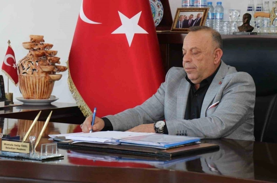 Başkan Özel: “Bayrağımıza uzanan el milletimize uzanan eldir”