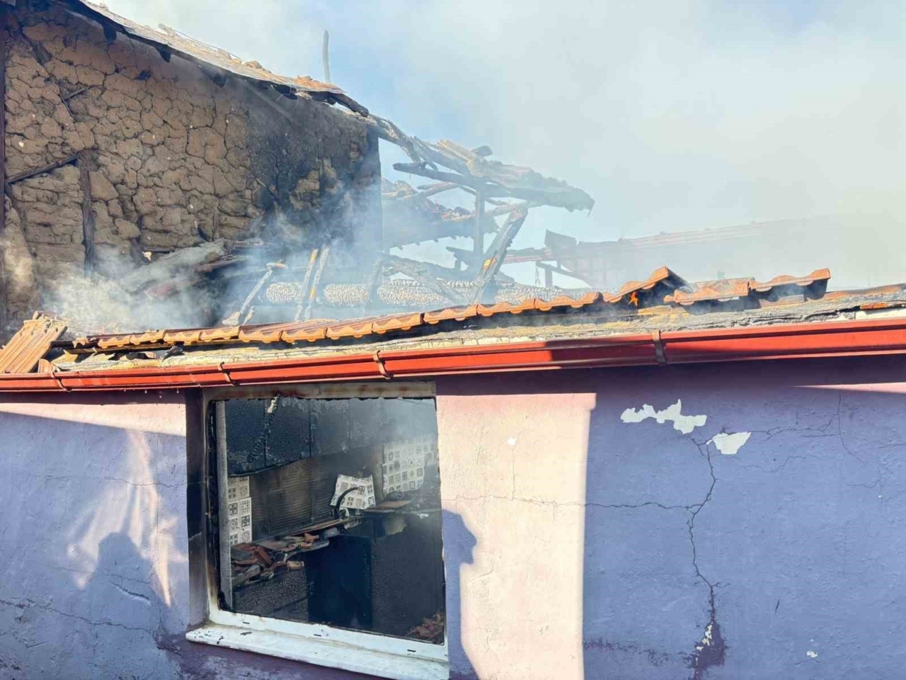 Bozdoğan’da Korkutan Yangın: Bir Ev Küle Döndü