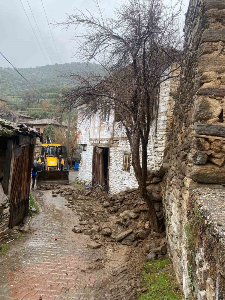 bozdoganda yagis sonrasi ekipler sahada 826b3b828e78