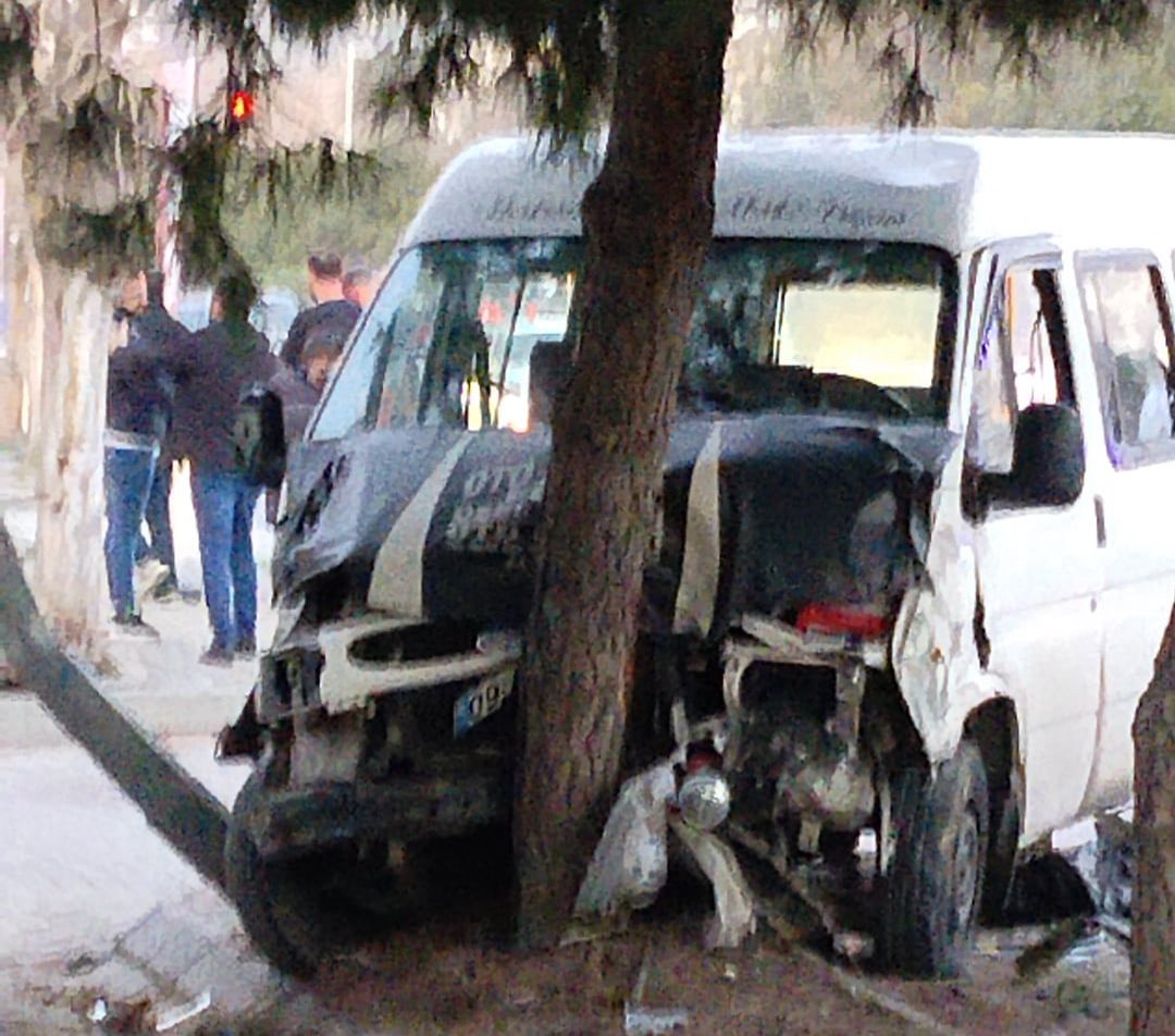 Aydın’da Makas Atan Otomobil Dehşet Saçtı: 1’i Çocuk 3 Yaralı 5 Aydın’da Makas Atan Otomobil Dehşet Saçtı: 1’i Çocuk 3 Yaralı