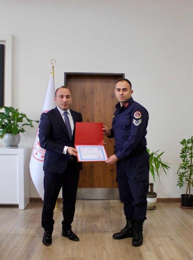 cine kaymakami erdogandan jandarma personeline basari belgesi fae0cf6f7e45