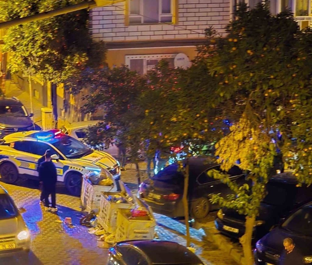 Efeler'de Çocuklara Çarpıp Kaçan Sürücü, Plakasını Çöp Poşetiyle Gizledi! 4 cocuklara carpip kacti plakasini cop posetiyle gizledi 6f512aa90d61