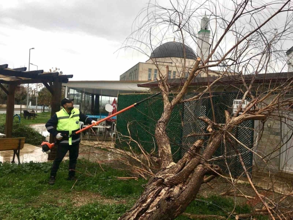 didim belediyesi sahada calismalarini surduruyor e18d3c62a33a