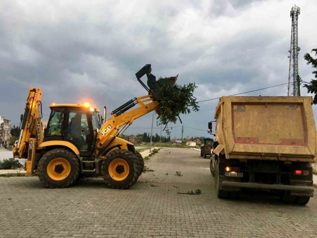 didim belediyesi sahada calismalarini surduruyor f63f4982ef6f