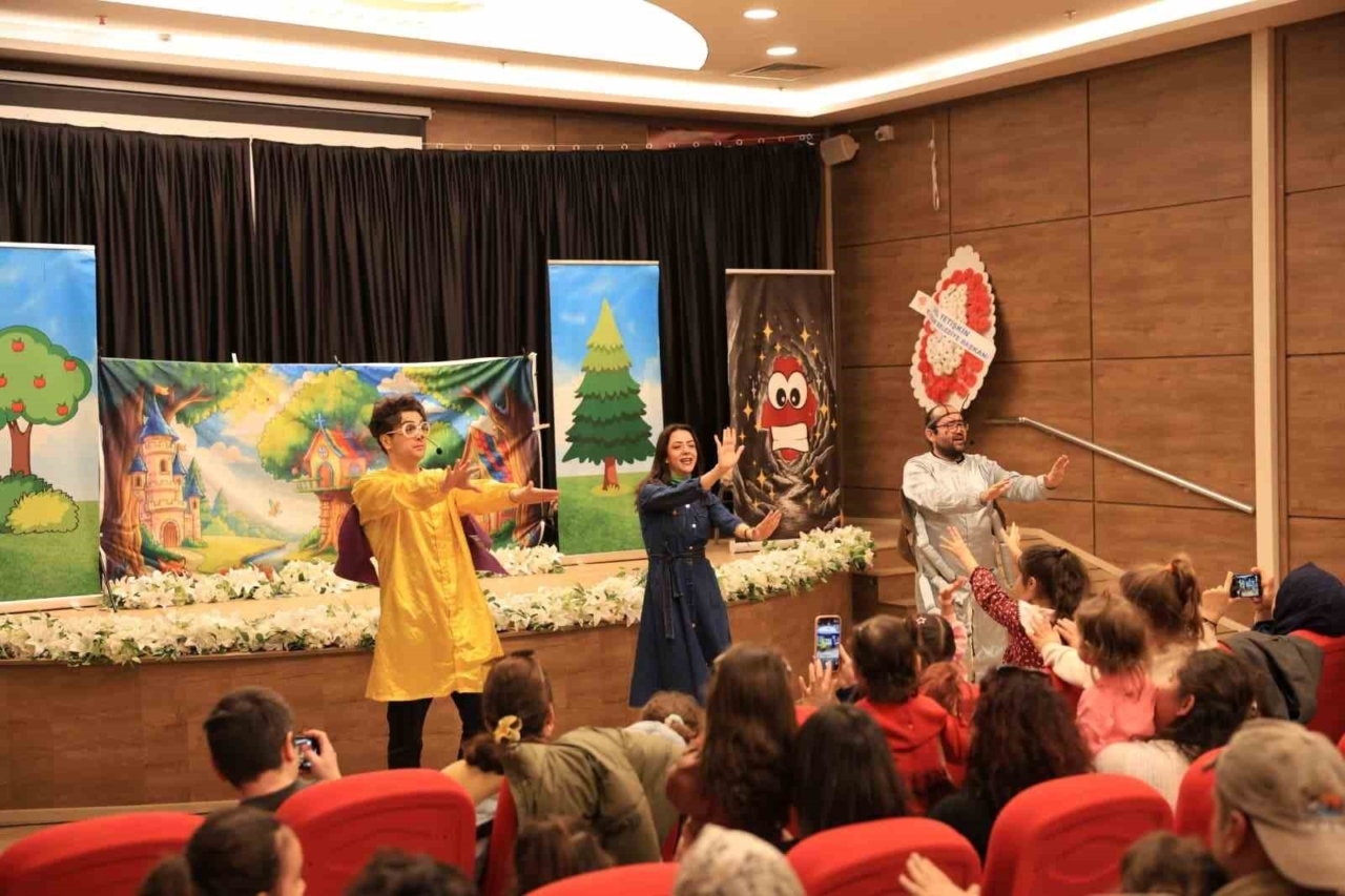 Efeler Belediyesi, çocukları tiyatroyla buluşturdu 3 Efeler Belediyesi, çocukları tiyatroyla buluşturdu
