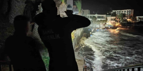 Fırtına, iskelede çalışan işçileri denize düşürdü: 1 ölü, 2 yaralı