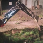 Fırtına mezarlıkta ağaçları devirdi, belediye ekipleri anında müdahale etti