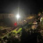 Fırtına mezarlıkta ağaçları devirdi, belediye ekipleri anında müdahale etti