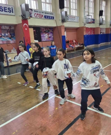 Geleceğin sporcuları için antrenmanlar devam ediyor