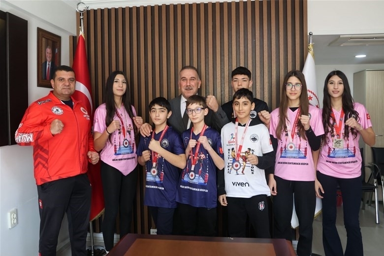 genclik ve spor il muduru yigmatepe muay thaide basarili olan sporculari agirladi 5e4485a81f61