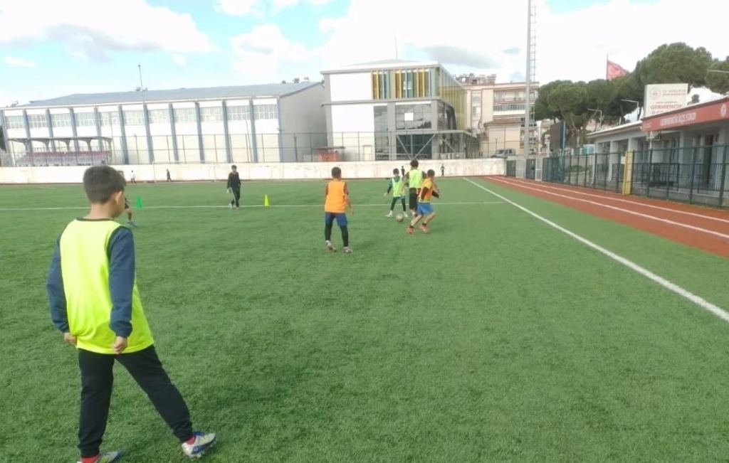 germencik belediyesporlu minikler tatilde sahayi bos birakmadi 7d2215f04336