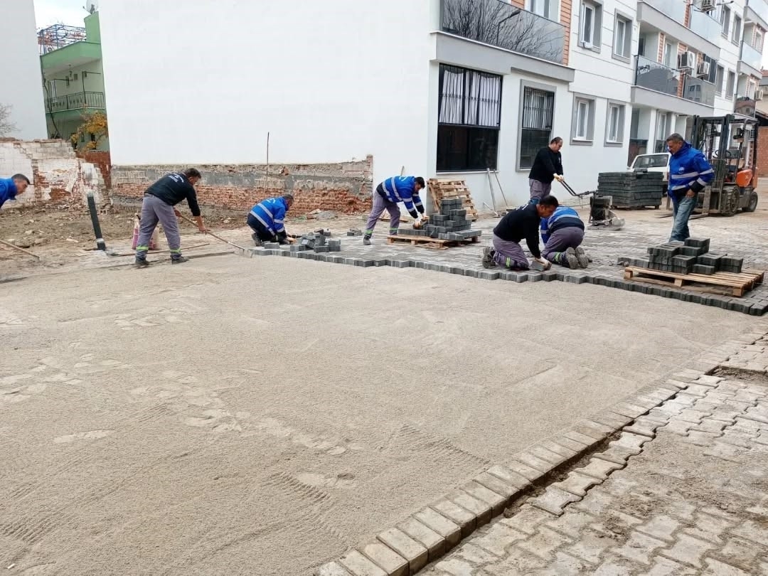 Germencik’te sabahın ilk ışıklarıyla ekipler sahaya indi 1 Germencik’te sabahın ilk ışıklarıyla ekipler sahaya indi