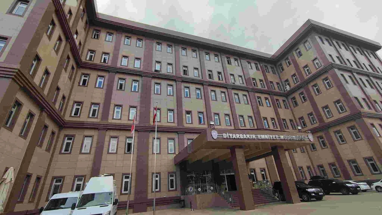 Emniyet Müdürlüğü’ne patlayıcı atıldı: 13 şüpheli gözaltında