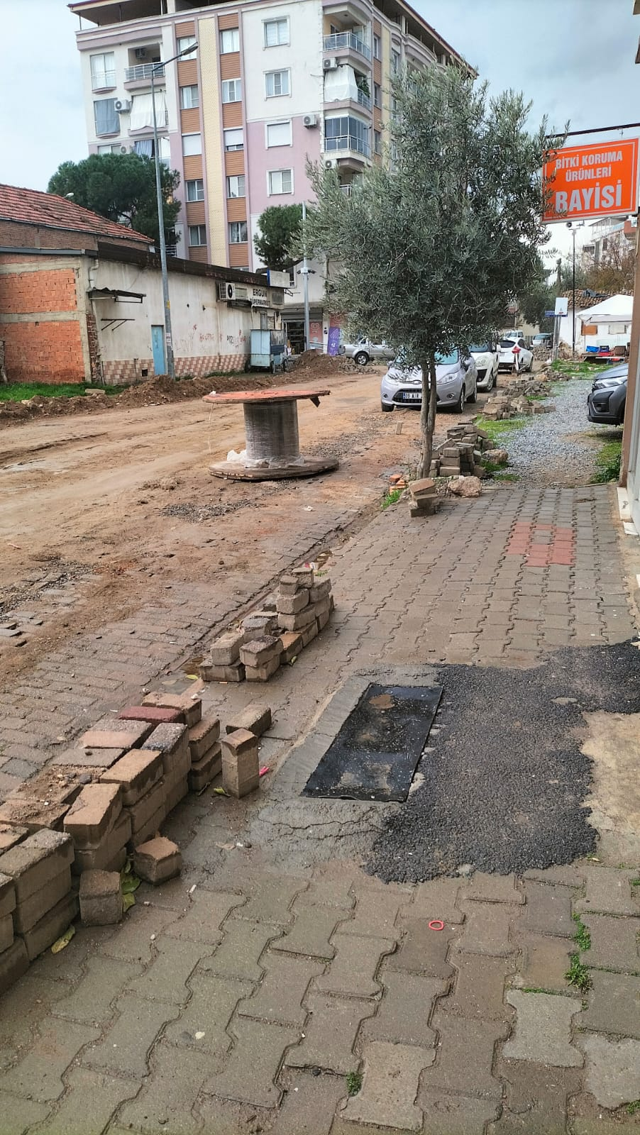 İncirliova’da bozuk yol vatandaşları mağdur ediyor