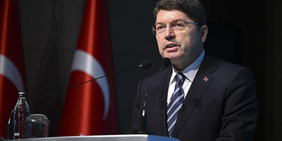 Adalet Bakanı Yılmaz Tunç: Bayrak provokasyonuna ilişkin 14 kişi gözaltında