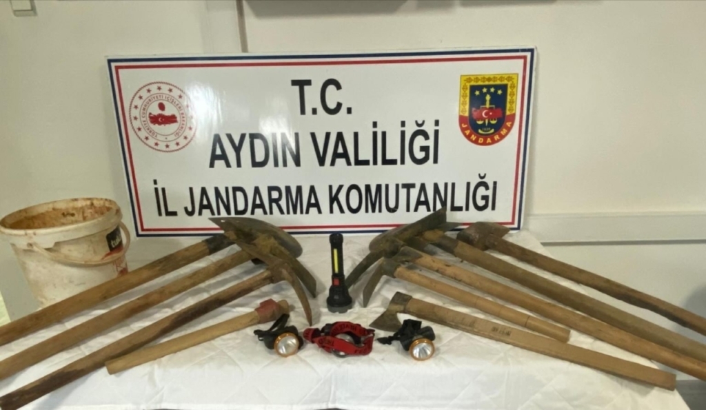 Karacasu’da kaçak kazıya jandarmadan suçüstü 2 karacasuda kacak kaziya jandarmadan sucustu 7332057837a8