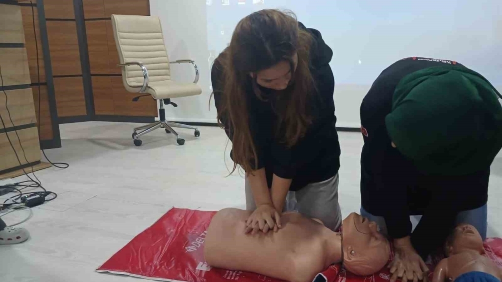 kocarli kyk yurdunda ogrencilere ilk yardim egitimi 6f0a6d57977d