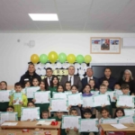 koskte ogrencilerin yariyil karnelerini kaymakam tas verdi 6a250ec965fc