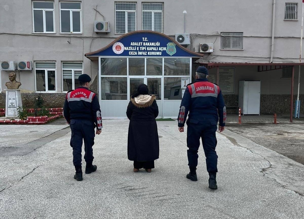 Kuyucak’ta terör örgütü üyesi yakalandı 8 Kuyucak’ta terör örgütü üyesi yakalandı