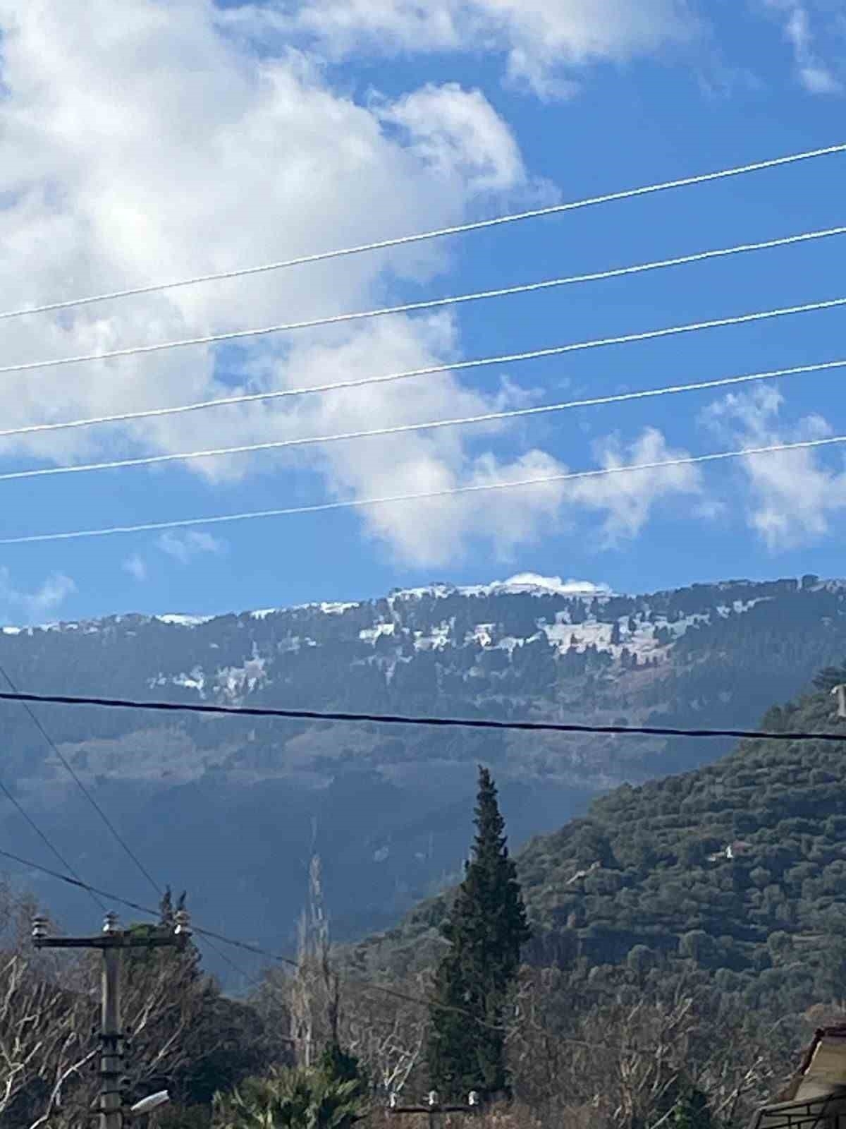 Madran Dağı zirvesi beyaza büründü 4 Madran Dağı zirvesi beyaza büründü