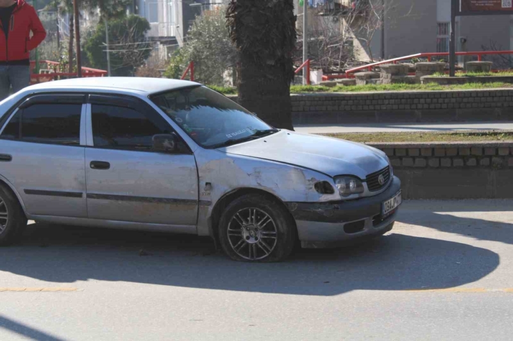 minibus ile otomobil carpisti 1 yarali 6b31451d2cc5