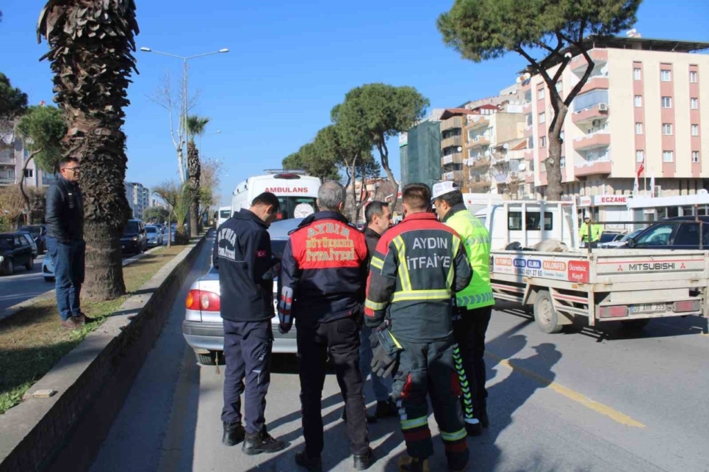 minibus ile otomobil carpisti 1 yarali 7d30bd1bc035