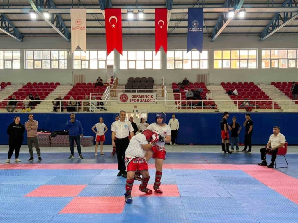 Germencik’te Kick-Boks Heyecanı: Genç Eldivenler Ringe Çıktı 4 okul sporlari kick boks musabakalari germencikte gerceklestirildi c2c805bc5b64