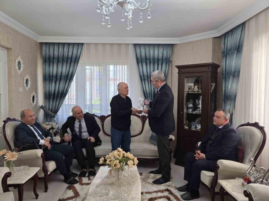 Ömrünü öğrencilerine adayan Varol öğretmen unutulmadı 2 omrunu ogrencilerine adayan varol ogretmen unutulmadi a4d9bb498b9f