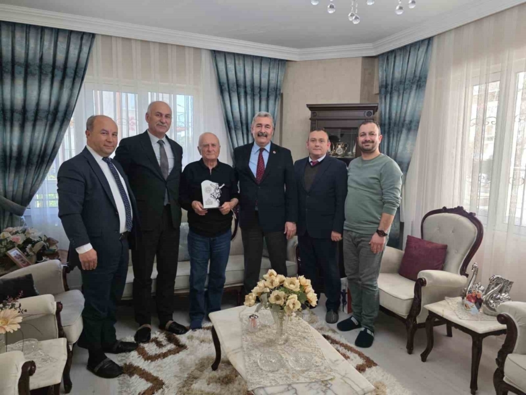 Ömrünü öğrencilerine adayan Varol öğretmen unutulmadı 3 omrunu ogrencilerine adayan varol ogretmen unutulmadi eb3a337a8394