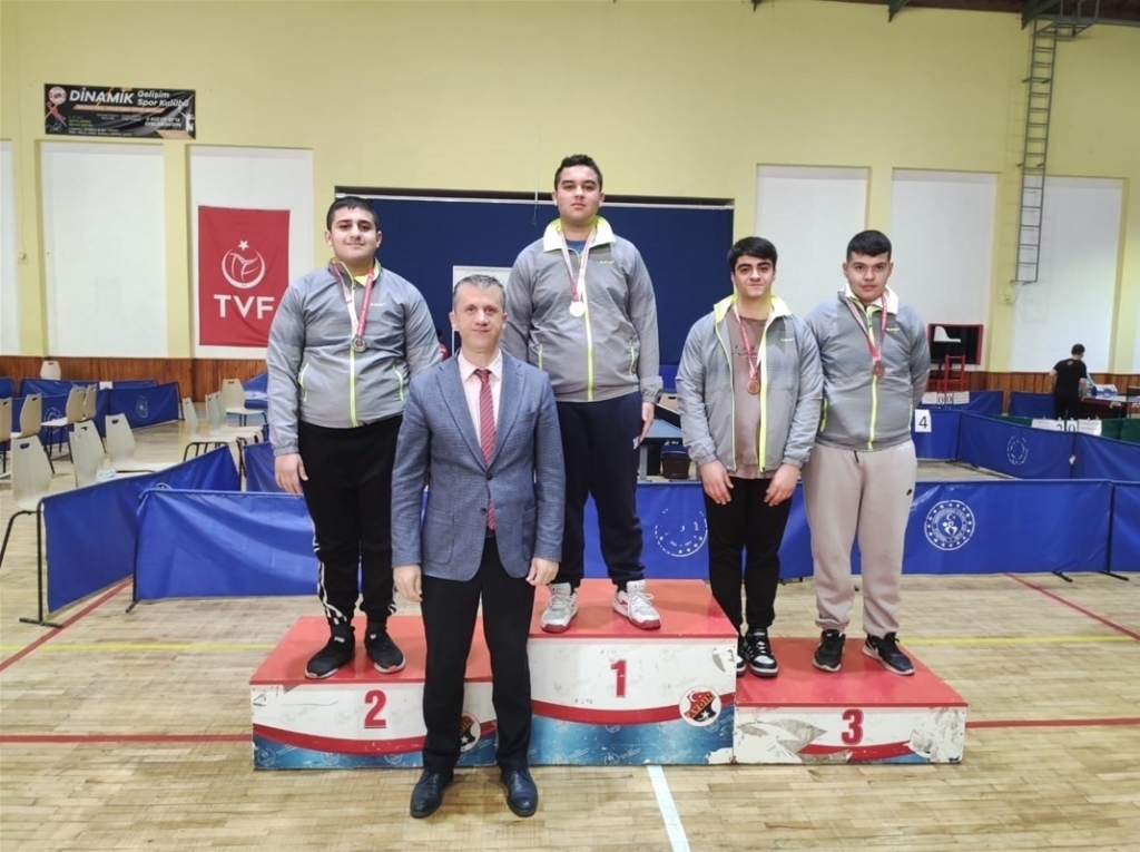 ozel sporcular masa tenisinde aydin il birinciligi icin mucadele etti d41b9601d6ef