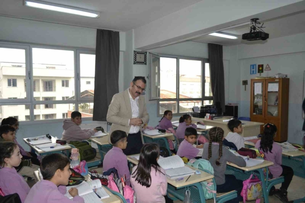 sultanhisar kaymakami ates ogrencilerle bulustu d0b3cb75a5db