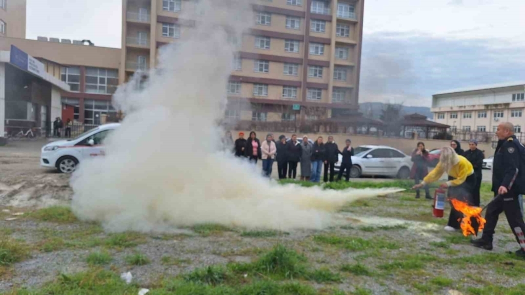 Üniversite öğrencilerine temel yangın eğitimi 3 universite ogrencilerine temel yangin egitimi c7e1ada57add