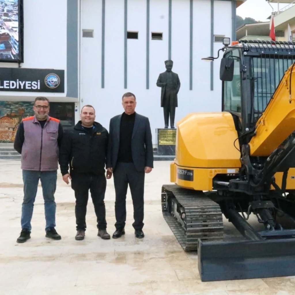 Yenipazar’ın Hizmet Gücü Artıyor: Belediye Filosuna Yeni Ekskavatör! 4 yenipazarin arac filosu guclenmeye devam ediyor 45c3d6a23ae8