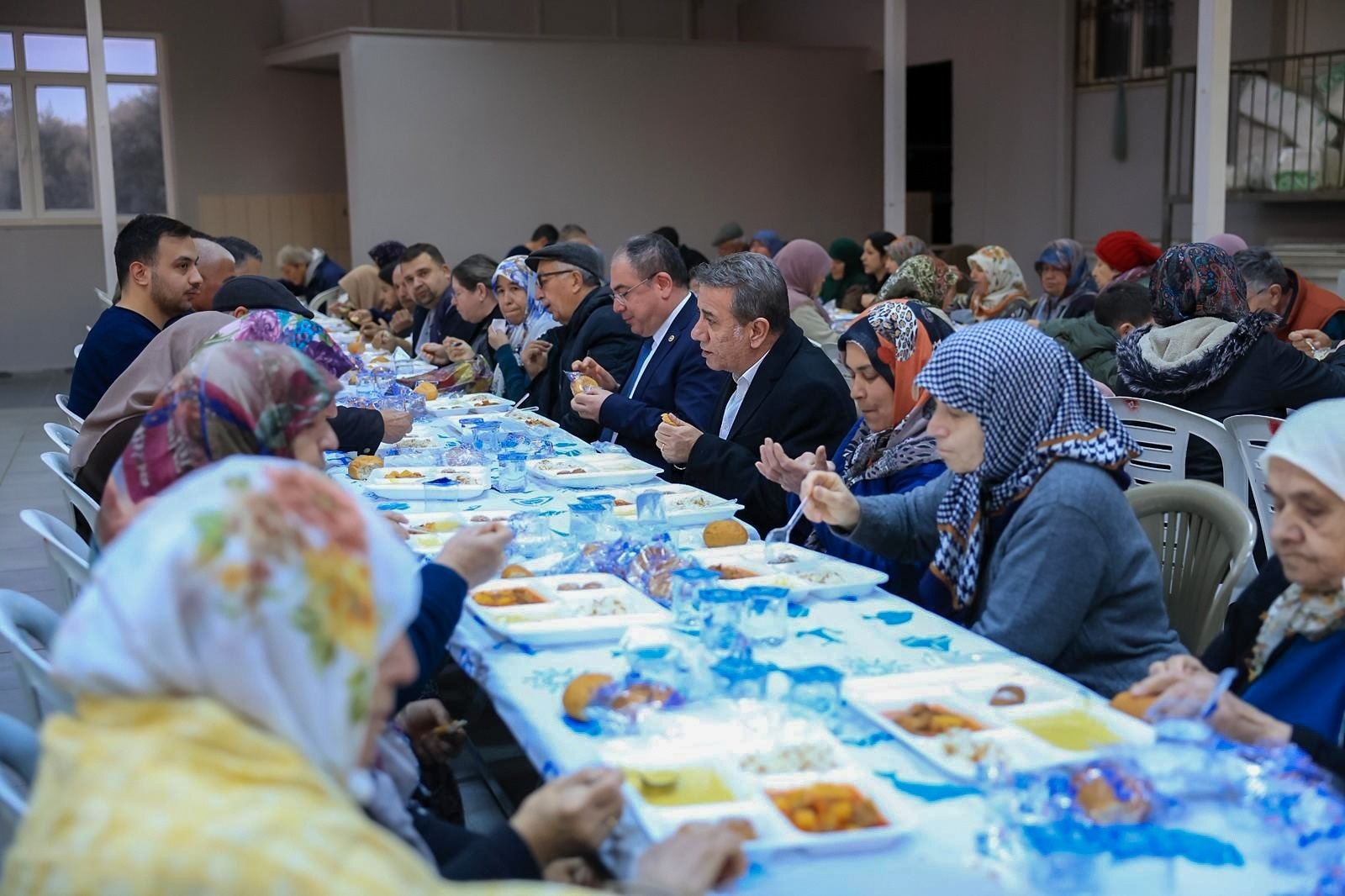 Efeler Belediyesi’nin İlk İftar Sofrası Alanlı Mahallesi’nde Kuruldu