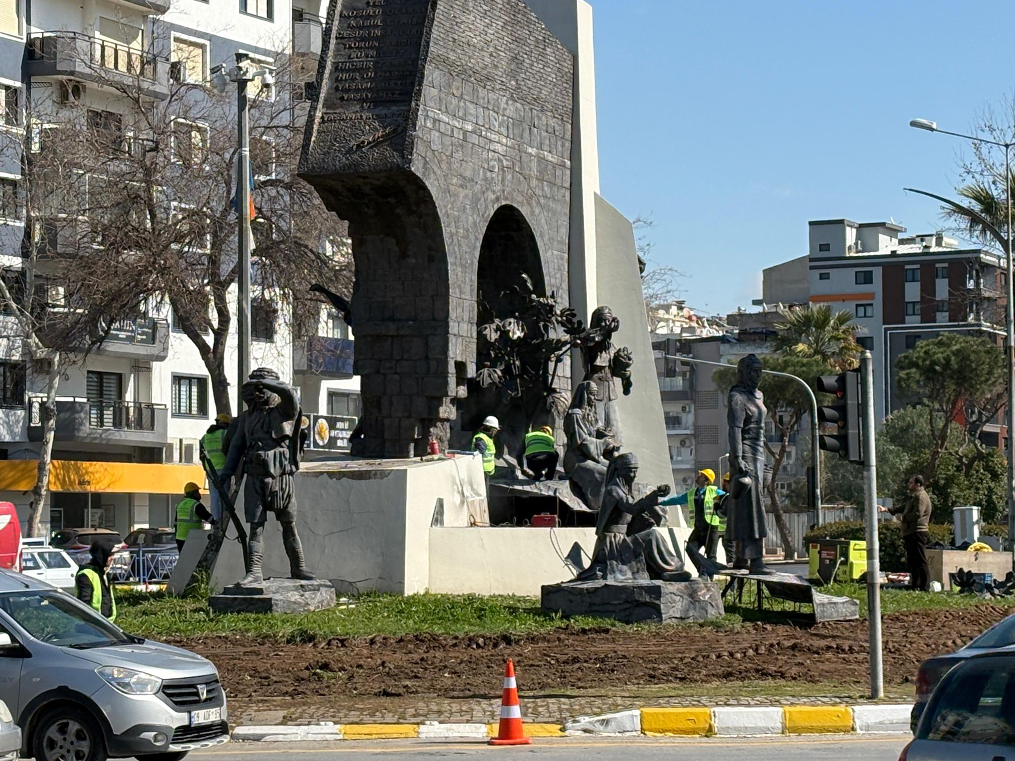 Aydın’ın simgesi heykelleri kaldırılıyor