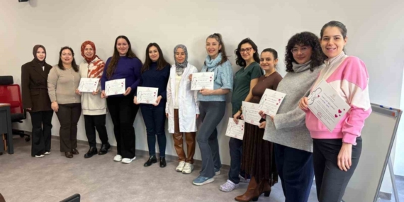 Aydın Şehir Hastanesi’nde İlk Mezuniyet Heyecanı: Anne Adayları Belgelerini Aldı