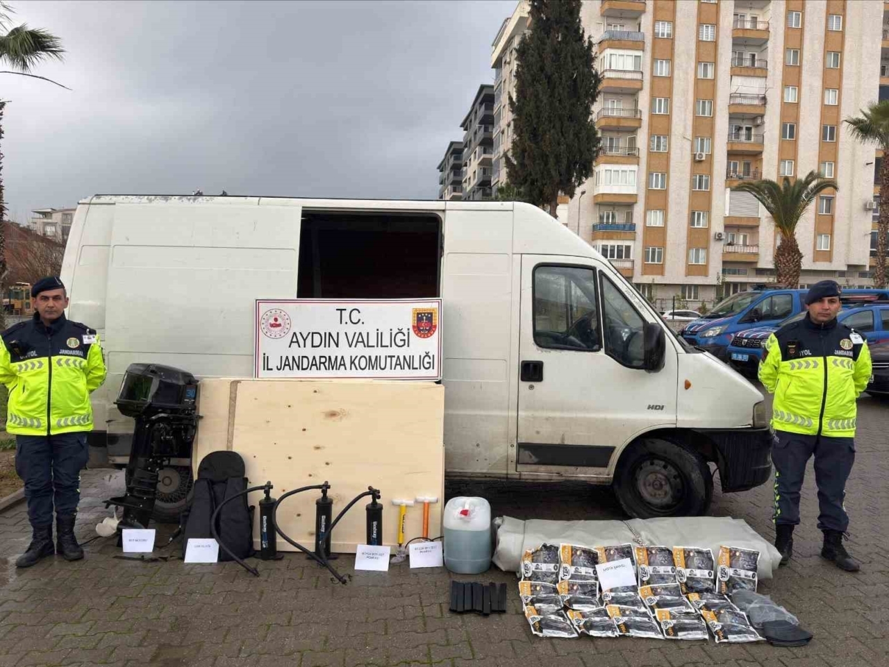 aydinda 27 duzensiz gocmen yakalandi 1fcc52797f0e