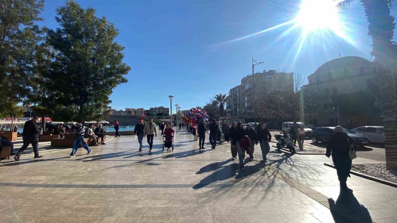 aydinda gunes yuzunu gosterdi carsiya bahar havasi geldi 0bf37e82d866