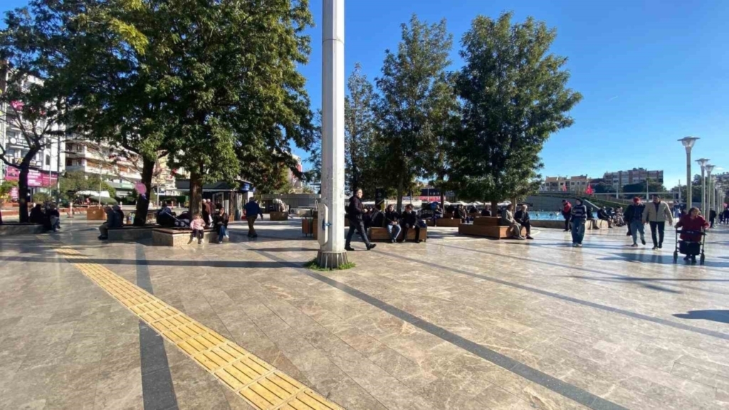 aydinda gunes yuzunu gosterdi carsiya bahar havasi geldi 7b68abd92661