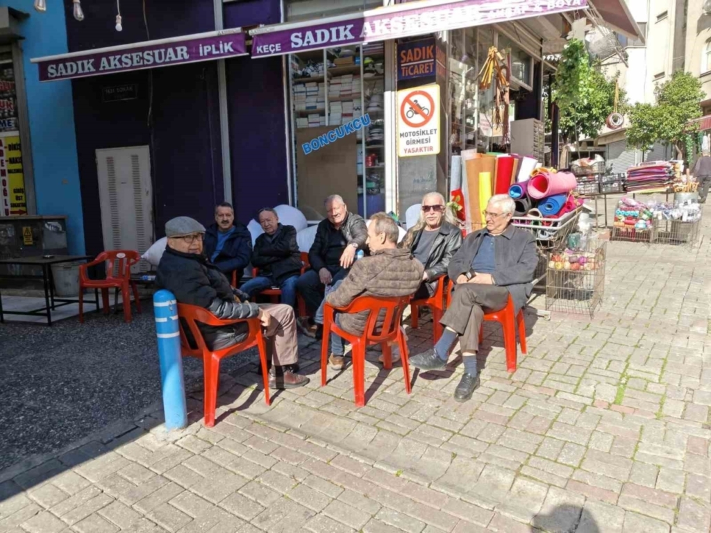 aydinda gunes yuzunu gosterdi carsiya bahar havasi geldi 8001a649b75e
