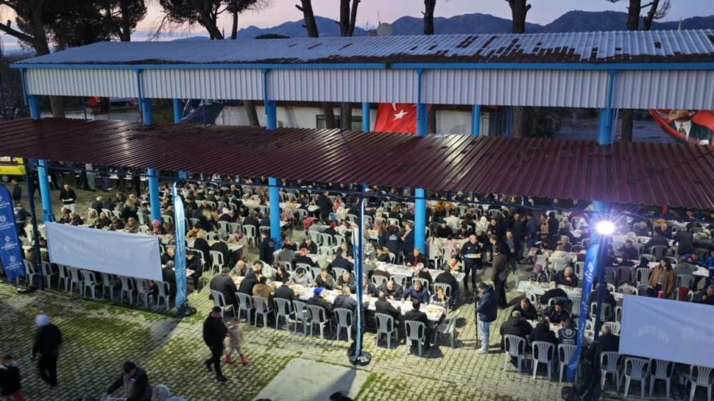 Başkan Çerçioğlu İncirliova’da kurulan iftar sofrasında vatandaşlarla bir araya geldi 6 baskan cercioglu incirliovada kurulan iftar sofrasinda vatandaslarla bir araya geldi ae851cc74caf