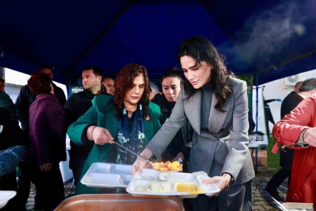 Başkan Çerçioğlu İncirliova’da kurulan iftar sofrasında vatandaşlarla bir araya geldi 7 baskan cercioglu incirliovada kurulan iftar sofrasinda vatandaslarla bir araya geldi d302ea08125c