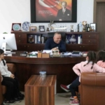 Başkan Özel, minik öğrencilerle bir araya geldi