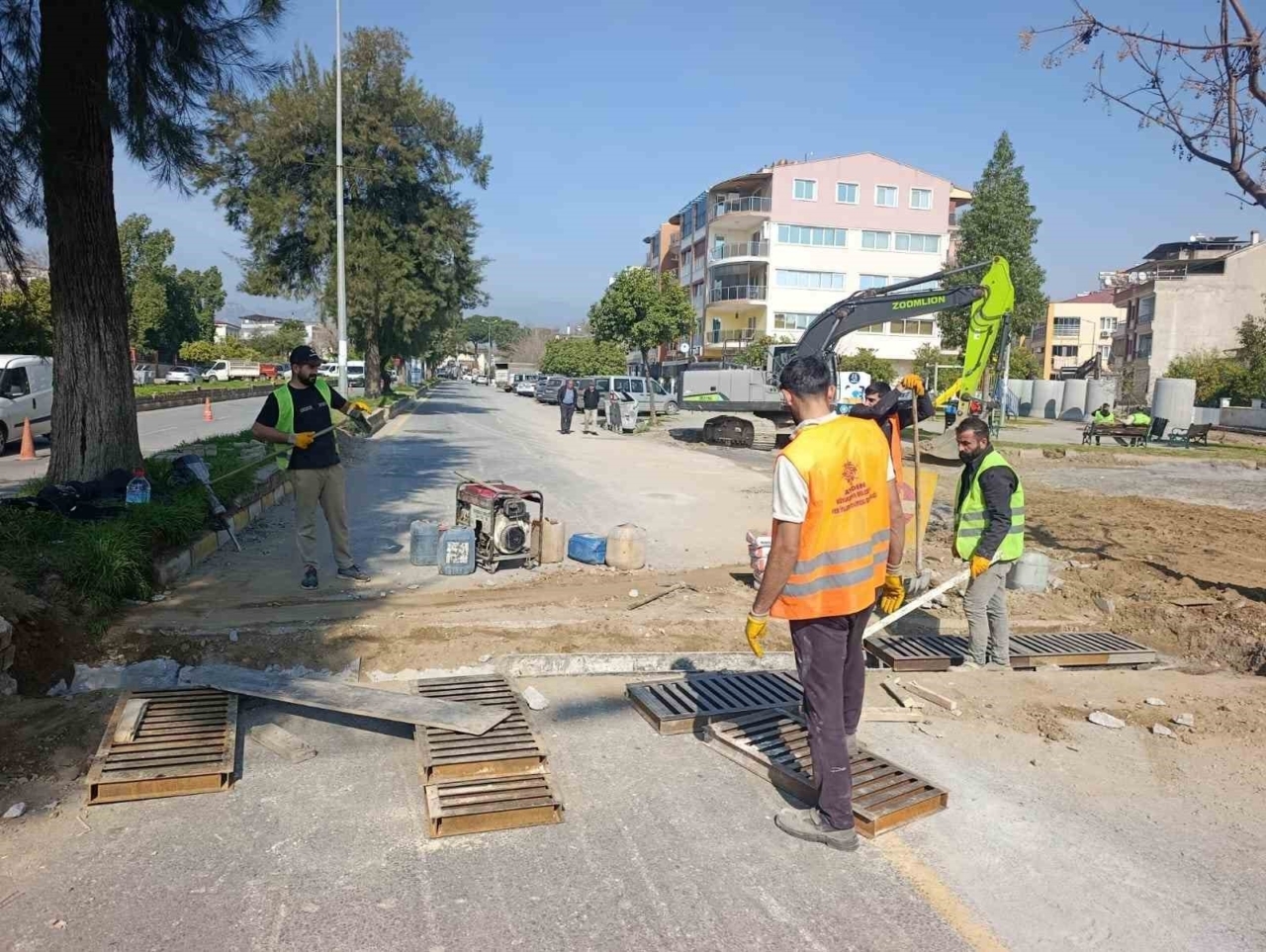 buyuksehir ekipleri kentin dort bir yaninda calismalarini surduruyor df668d14a9fc